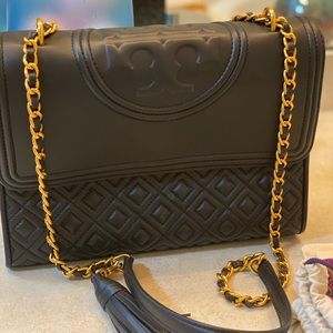 Tory Burch side bag! Excellent condition